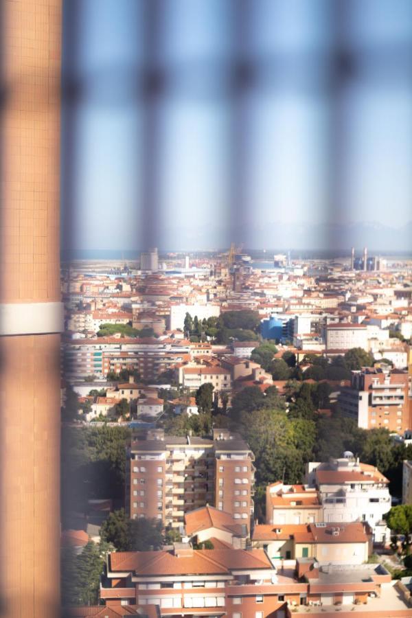 リヴォルノAttico Con Vista Panoramicaアパートメント エクステリア 写真